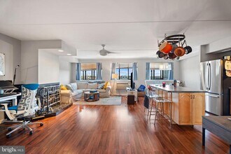 Building Photo - 200 Lombard St