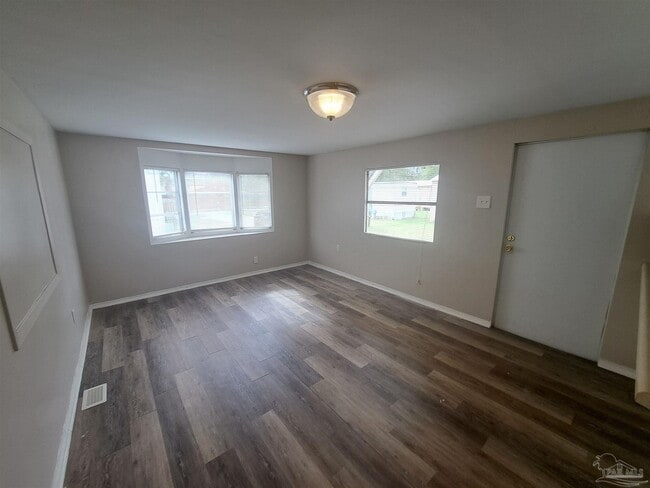 Building Photo - 2821 Hillcrest Ave