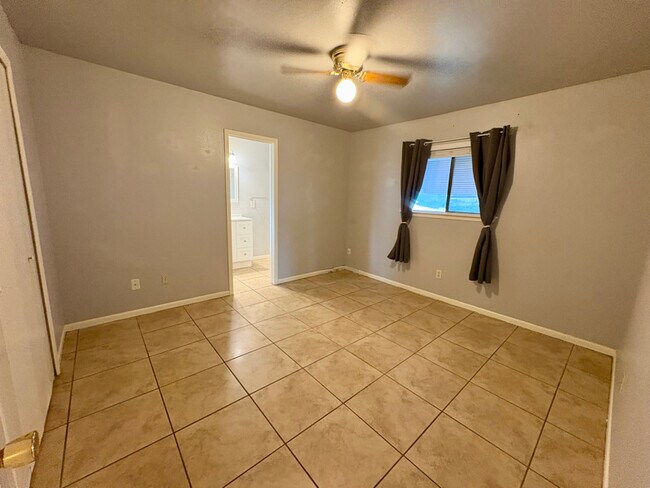 Building Photo - 326 Briarwood Dr