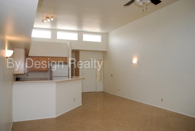 Building Photo - Large East Side 2 Bed 2 Bath Townhome