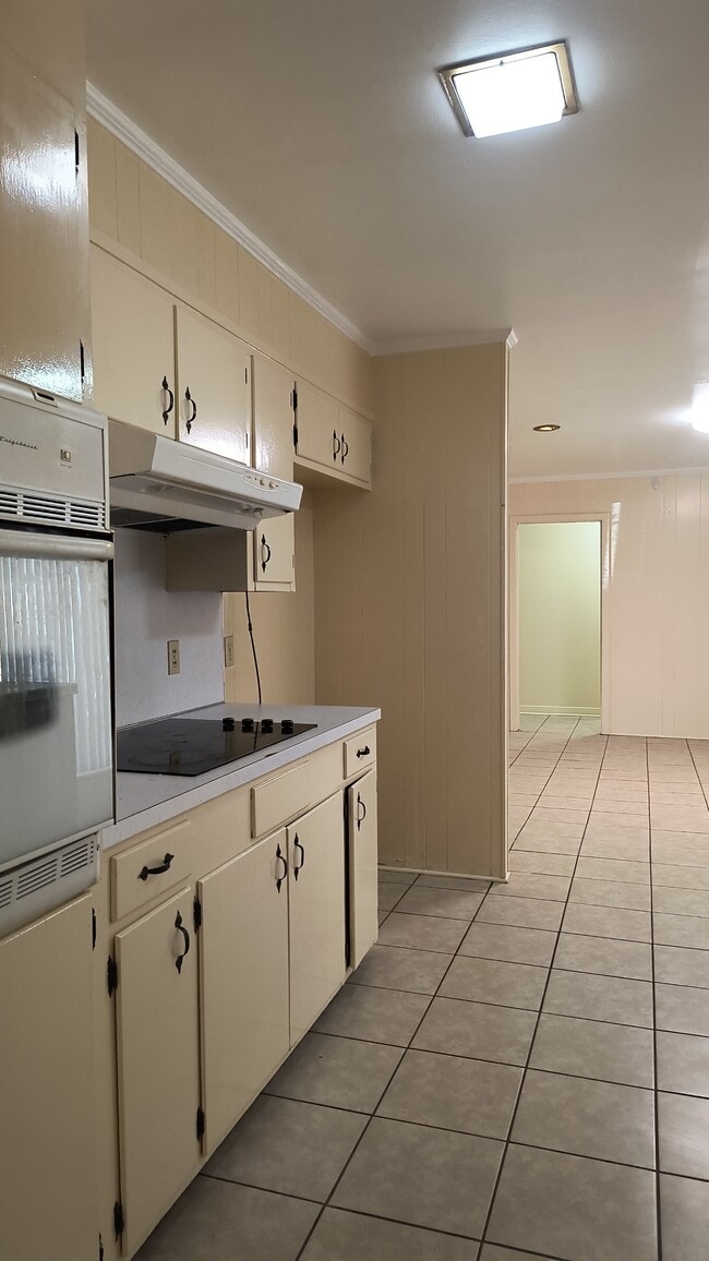 Building Photo - 2209 W 41st Ave