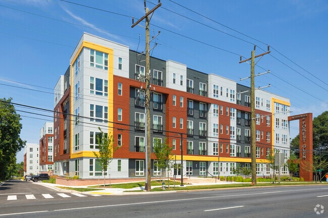 Frente - The Residences at Forest Glen