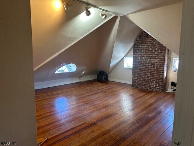 Foto del edificio - 324 Claremont Ave
