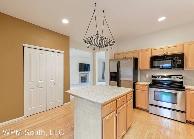 Building Photo - 3 br, 2.5 bath House - 16153 Parkside Way SE