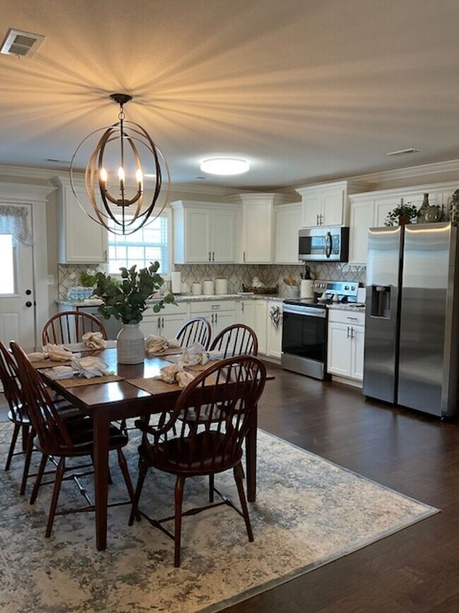 Foto del edificio - Maryville 37803 - 3 Bedroom 2 bath one level home just outside the city limits - Contact Ed Johns...