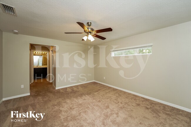 Foto del edificio - 2450 SW Madiera St