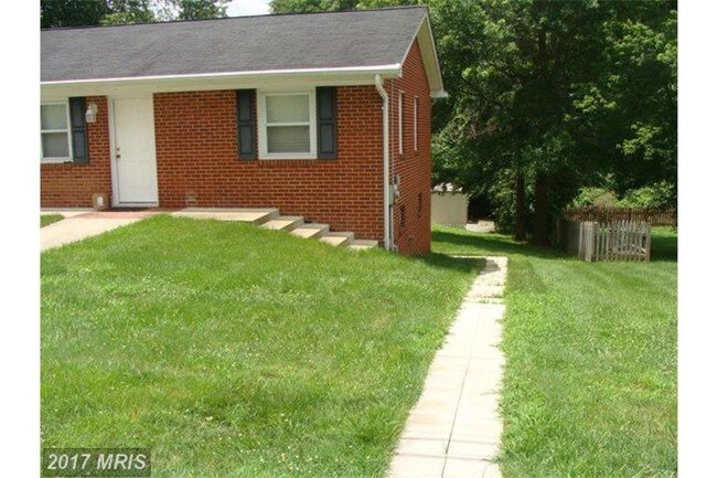 Foto del edificio - 2554 Hillside Dr