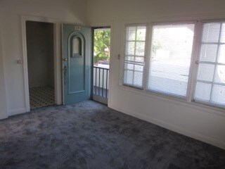 Building Photo - 812 N Detroit St