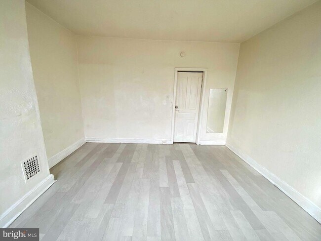 Foto del edificio - 3454 N Water St