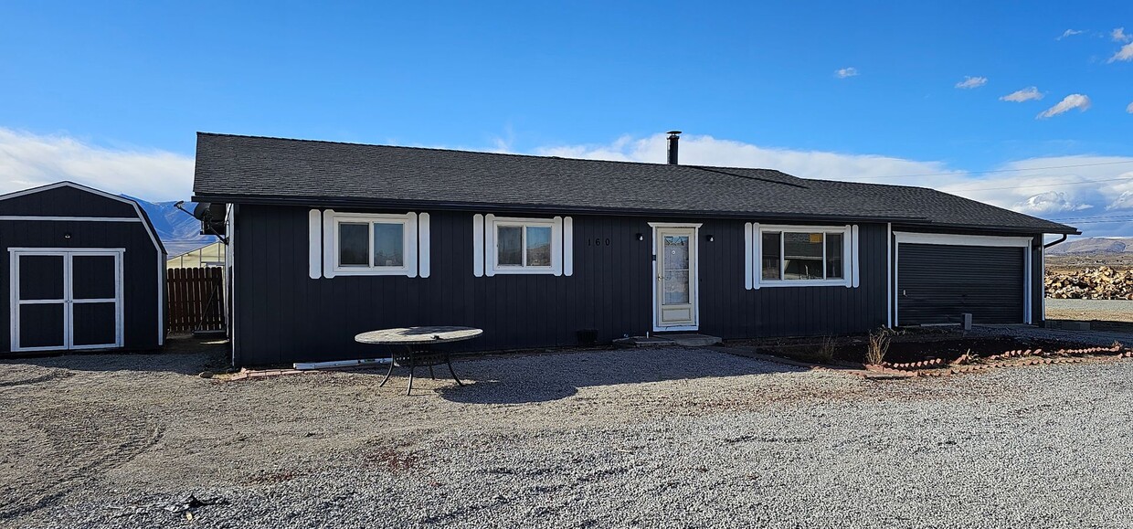 Foto principal - 3 bed 2 bath 2 car garage Lemmon Valley ho...