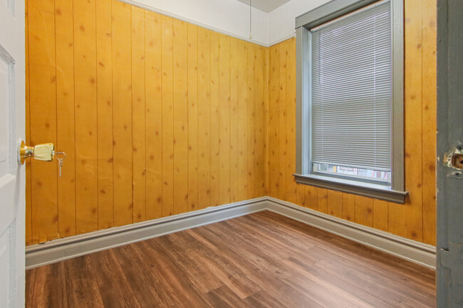 Building Photo - 3128 W 38th St