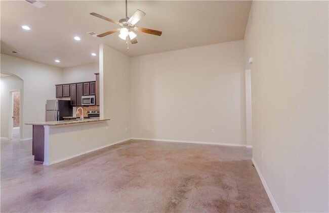 Building Photo - 421 Jack Rabbit Ln