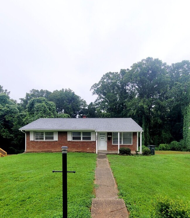 Building Photo - Newly Renovated Brick Ranch with a Basement!