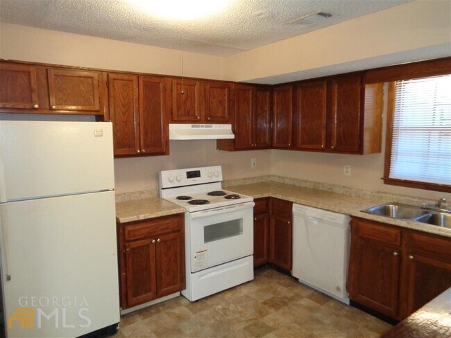 Building Photo - 669 Redland Dr