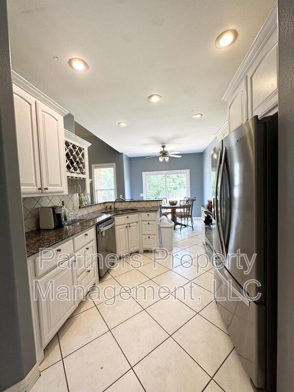 Foto del edificio - 3750 River Bend Dr