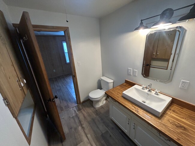 Foto del edificio - 102 S Main St