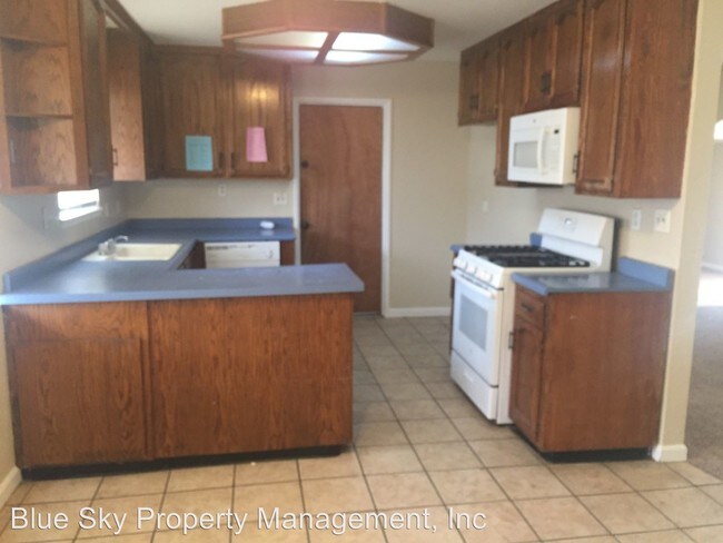 Building Photo - 3 br, 2 bath House - 1339 W Riggin Ave
