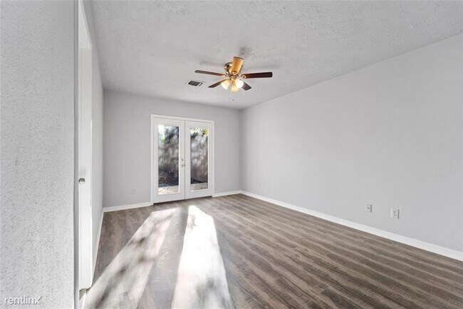Building Photo - 3 br, 1.5 bath House - 4809 Dogwood Dr