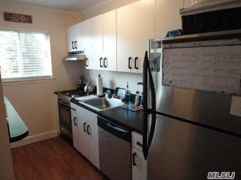 Foto del edificio - 742 Deer Park Ave