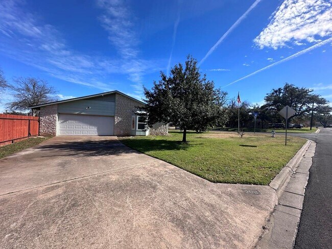 Building Photo - 208 Sunshine Dr
