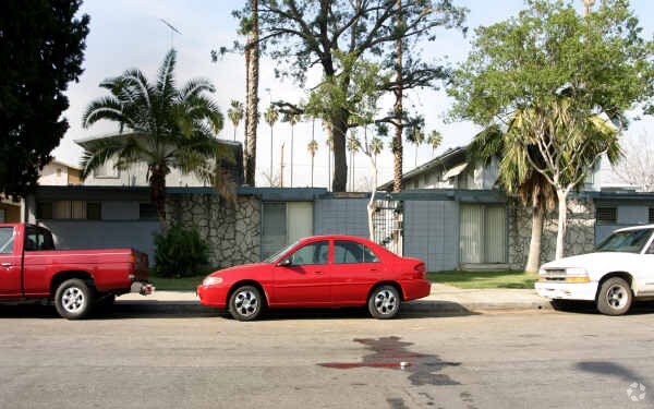 Building Photo - 350 W 19th St