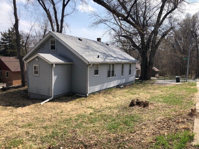 Building Photo - 3 Bed 1 Bath House for Rent