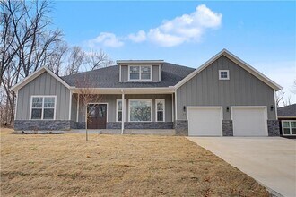 Building Photo - 9 Selkirk Dr
