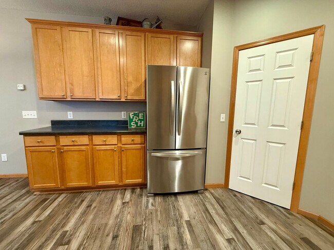 Foto del edificio - Great 3BR/2BA End Unit Elk River Townhome Available June!