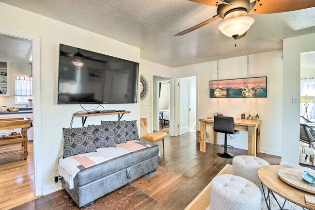 Building Photo - 5010 K Pl