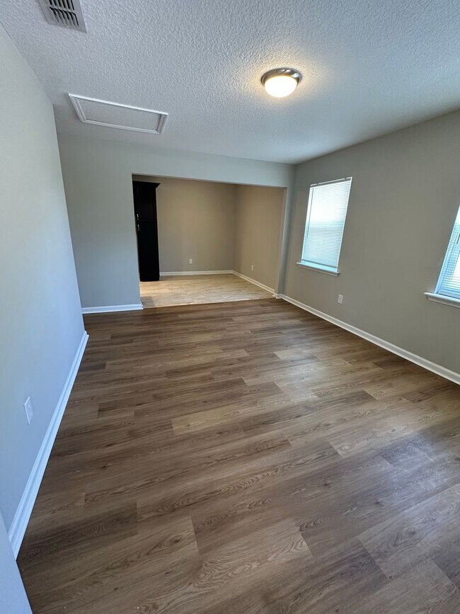 Building Photo - Renovated 3/1 Single Family home- Availabl...