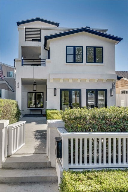 Building Photo - 608 Heliotrope Ave