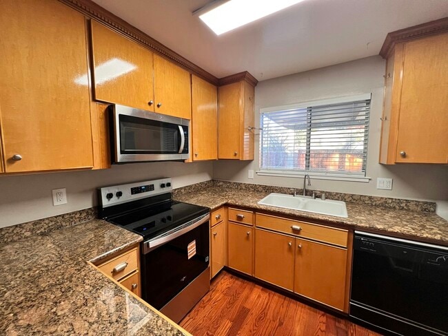 Photo - 2047 Montecito Ave Townhome