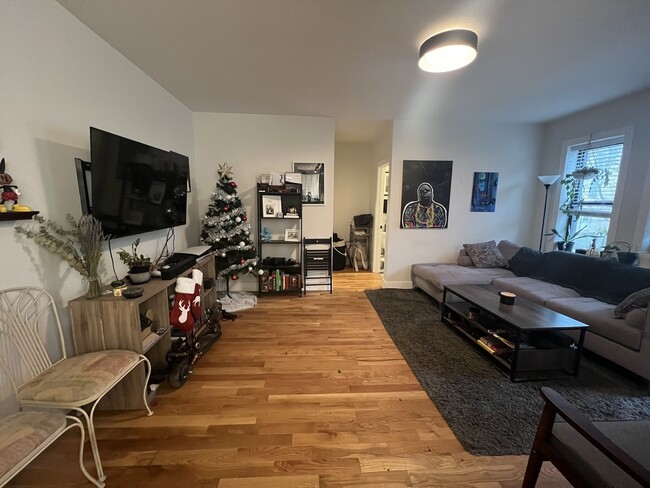 Foto del edificio - 4236 N Kenmore Ave