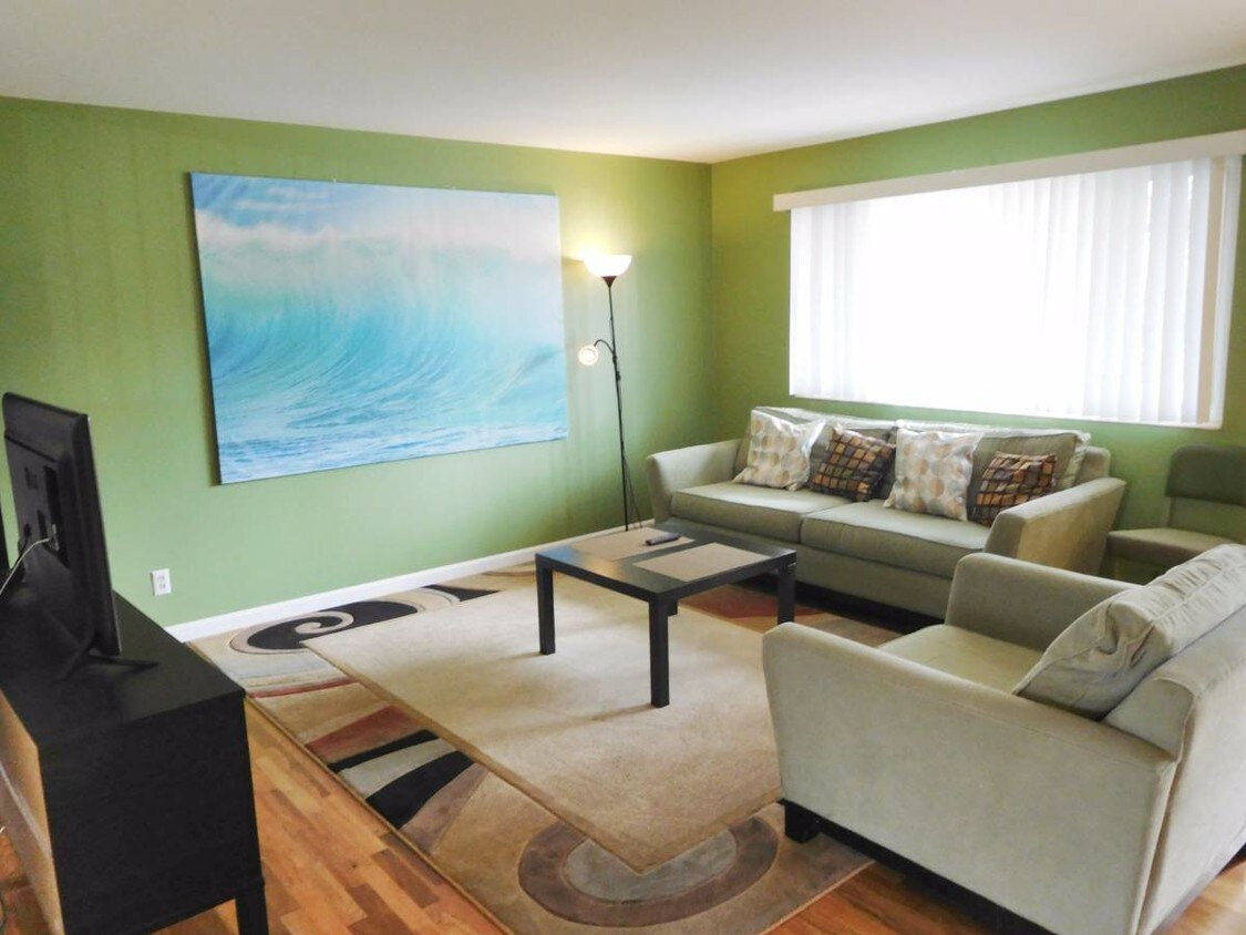 Foto principal - 6500-6504 35th Ave NE