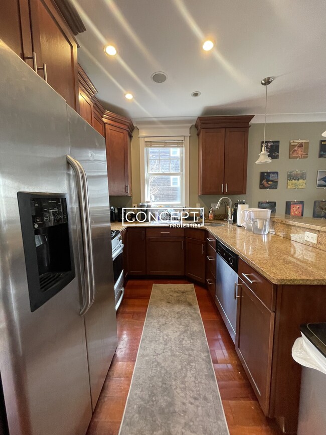 Building Photo - 15 Eldora St