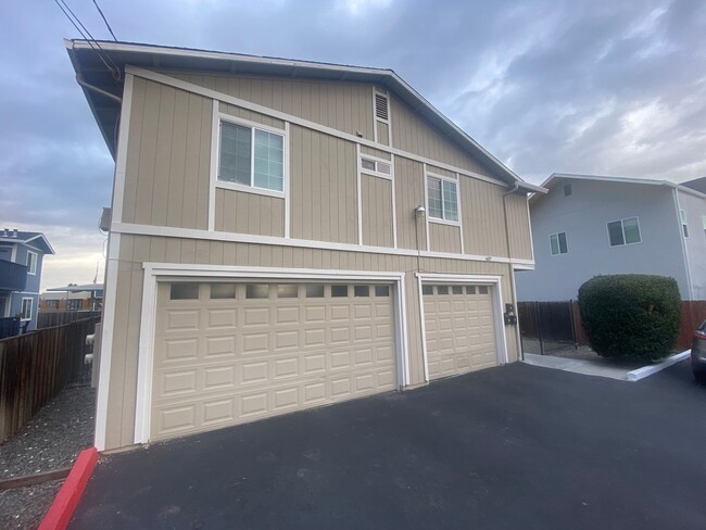 Building Photo - 637 Shepherd Ave