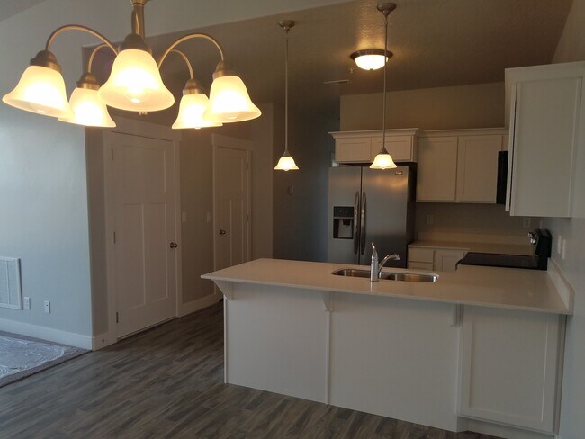Building Photo - Great Herriman Condo Now Available