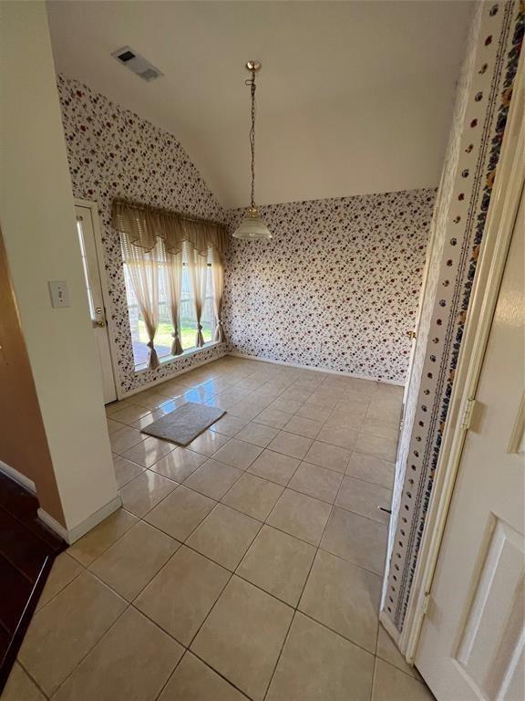 Building Photo - 10943 Oakwood Dr
