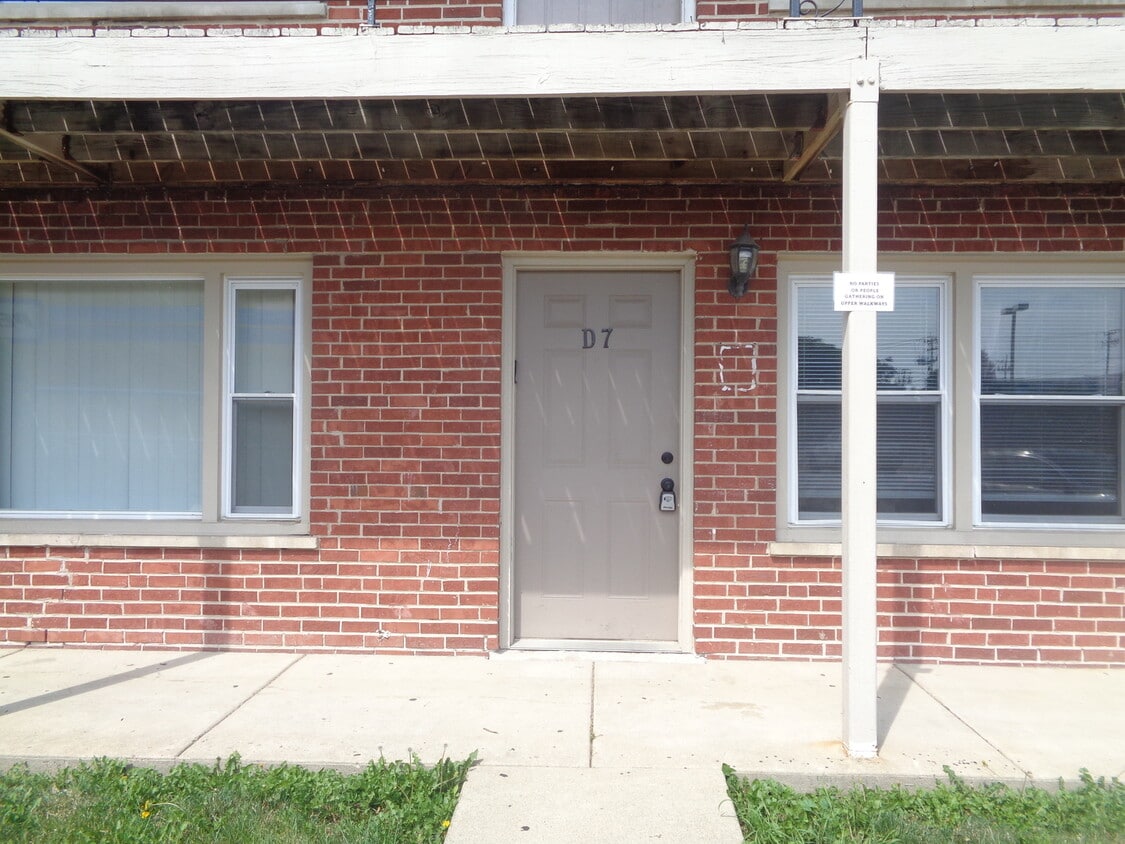 Primary Photo - 1340 N Main St