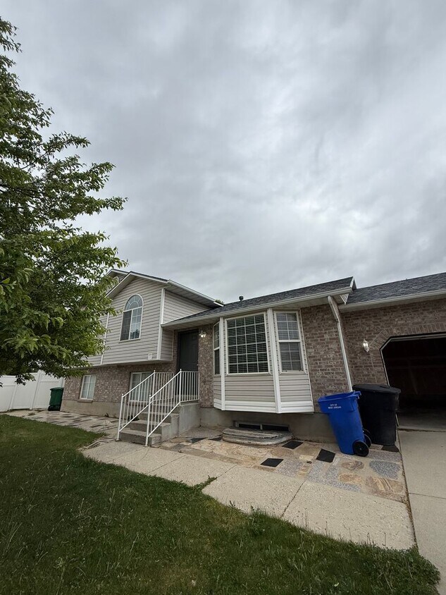 Primary Photo - Coming soon 4 Bed/ 3 Bathroom house in Wes...