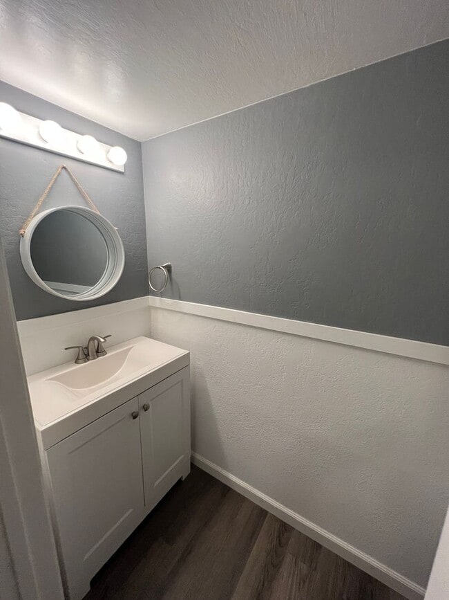 Building Photo - ***COMING SOON***Beautifully remodeled 3 B...