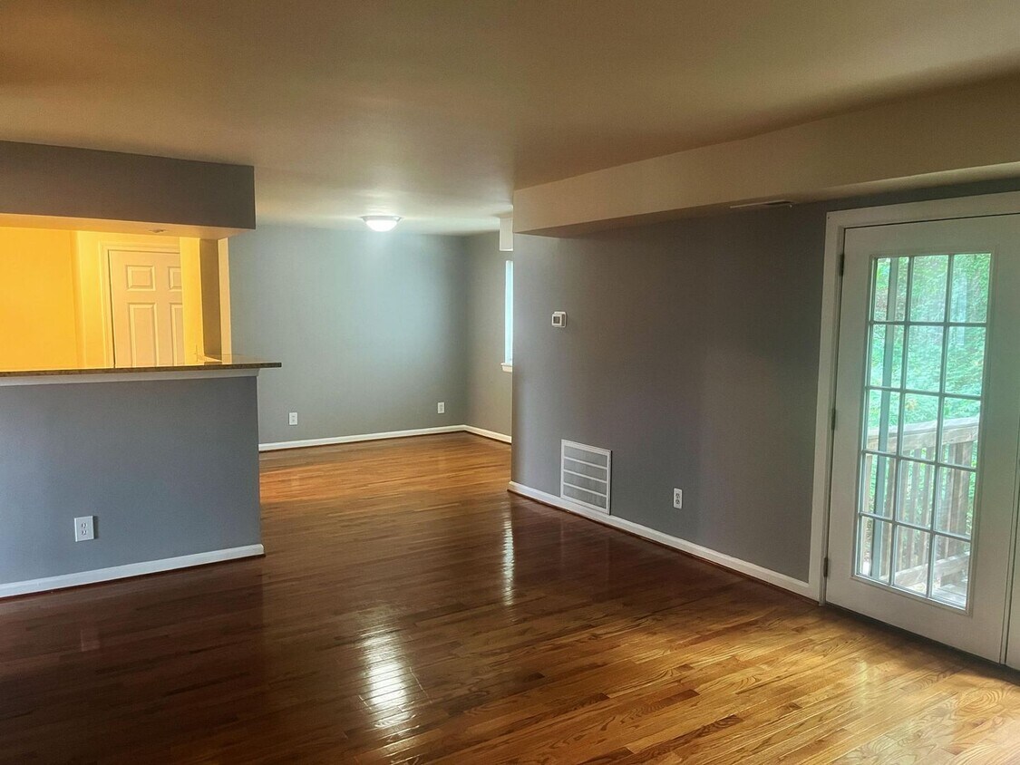 Primary Photo - 2 Bedroom 1 Bath in Markham View Condomini...