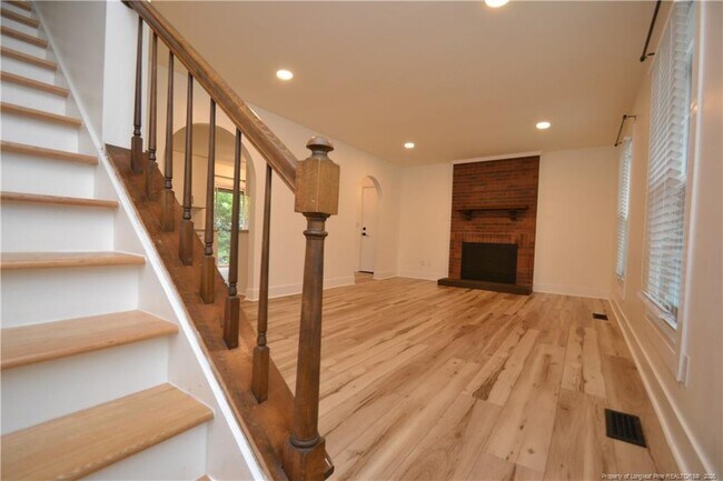 Foto del edificio - 1436 Lake Pine Dr