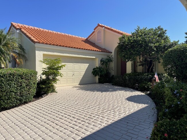 Building Photo - 2575 La Cristal Cir