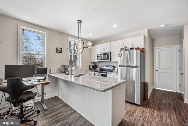 Building Photo - 306 E Front St