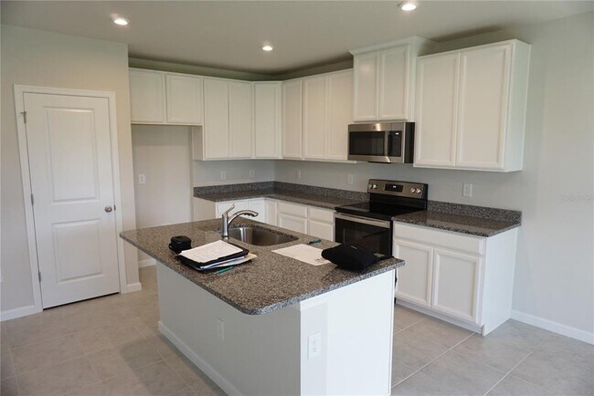 Building Photo - 10855 Daybreak Glen