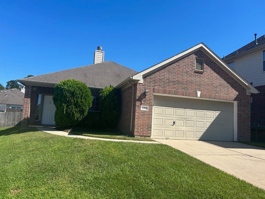 Foto principal - 2312 Jefferson Crossing Dr