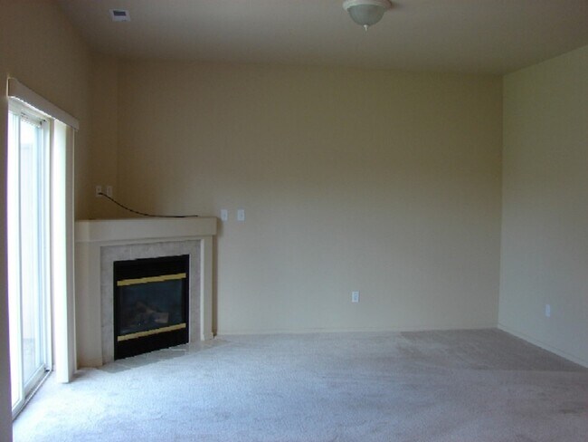 Building Photo - 9904 Mia Ln