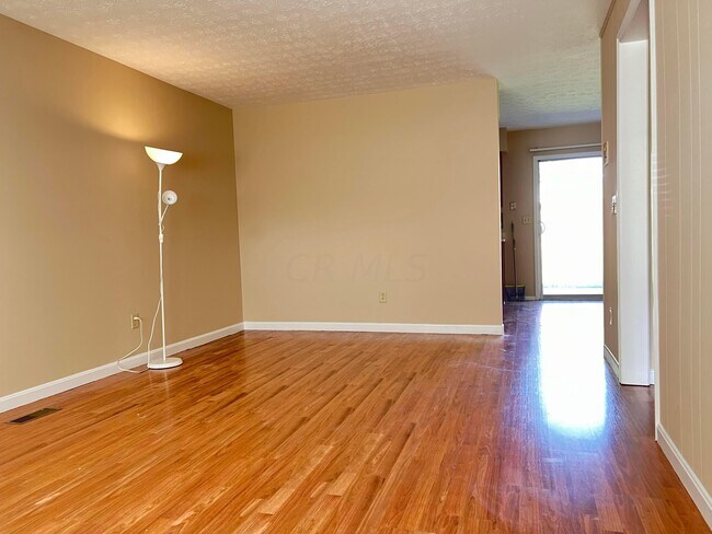 Building Photo - 785 Pointview Dr