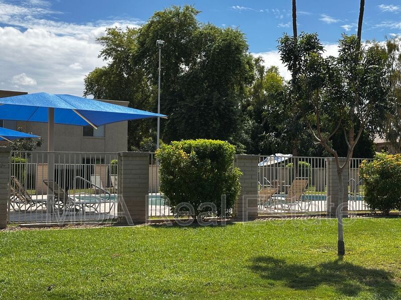 Foto principal - 8037 E Glenrosa Ave